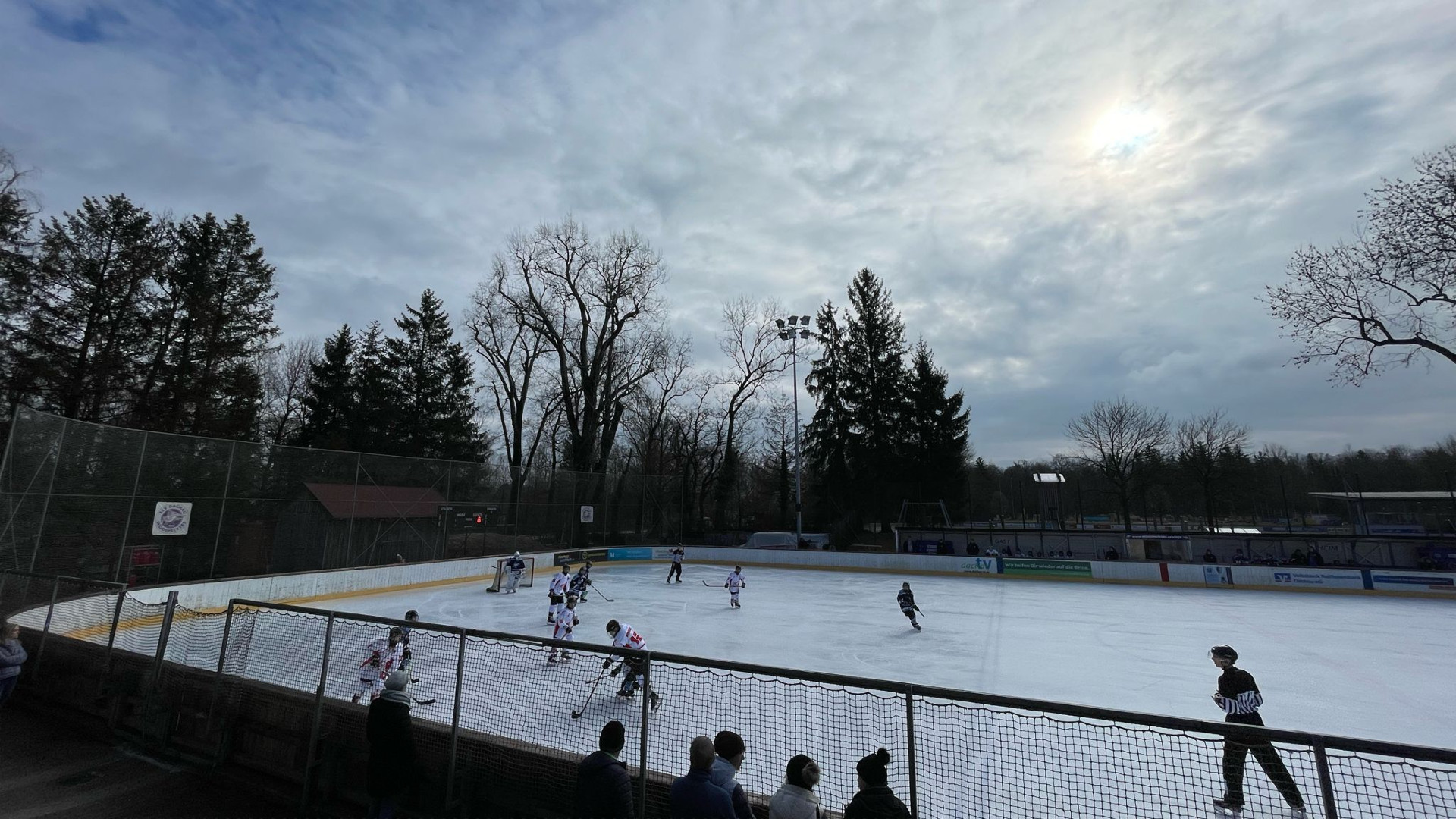 Die U13 des EV Fürstenfeldbruck beim letzten Spiel der Saison 2023/2024 zu Gast beim ESV Dachau