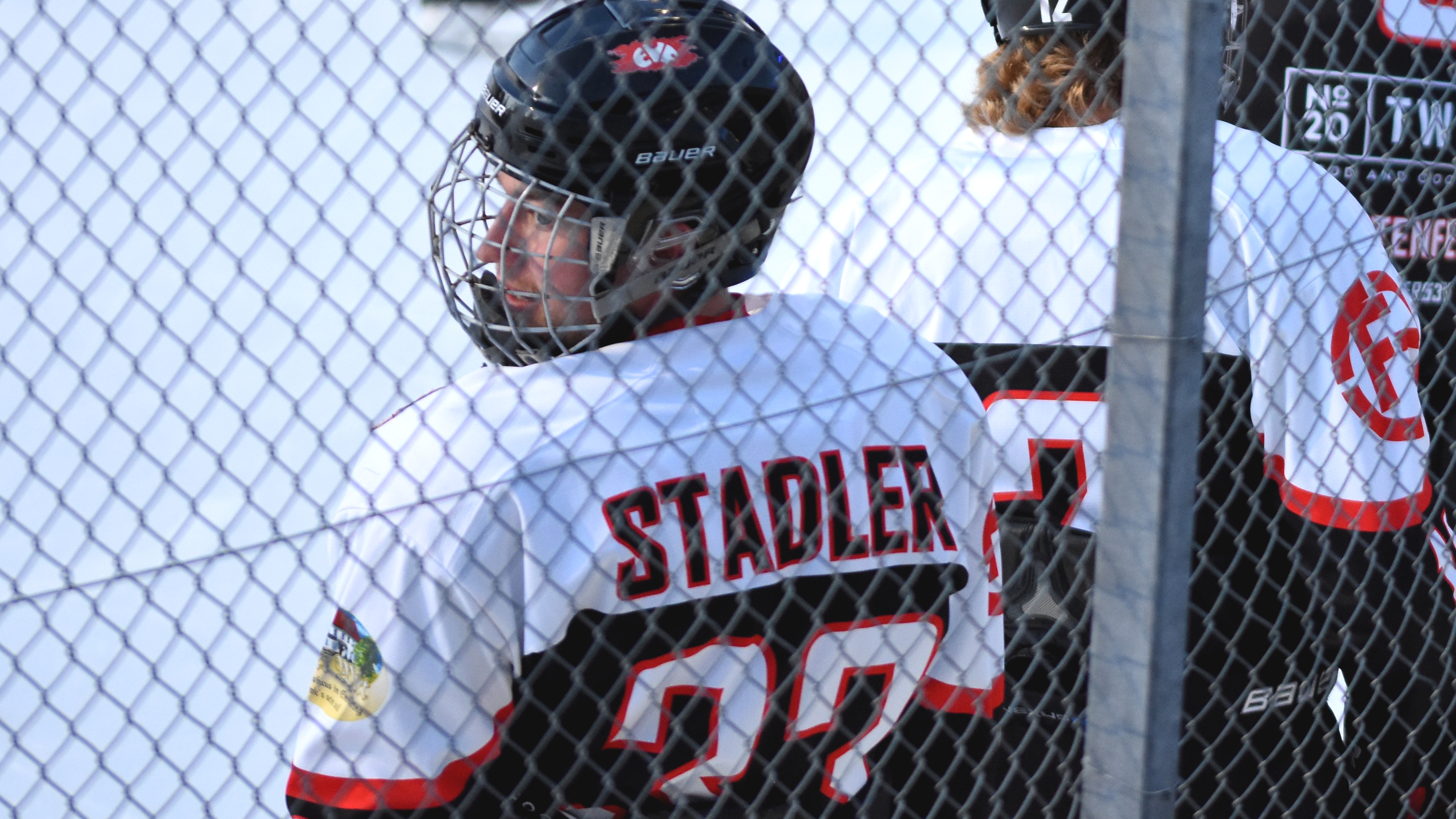 Eishockey-Verteidiger Paul Stadler verlängert beim EV Fürstenfeldbruck.