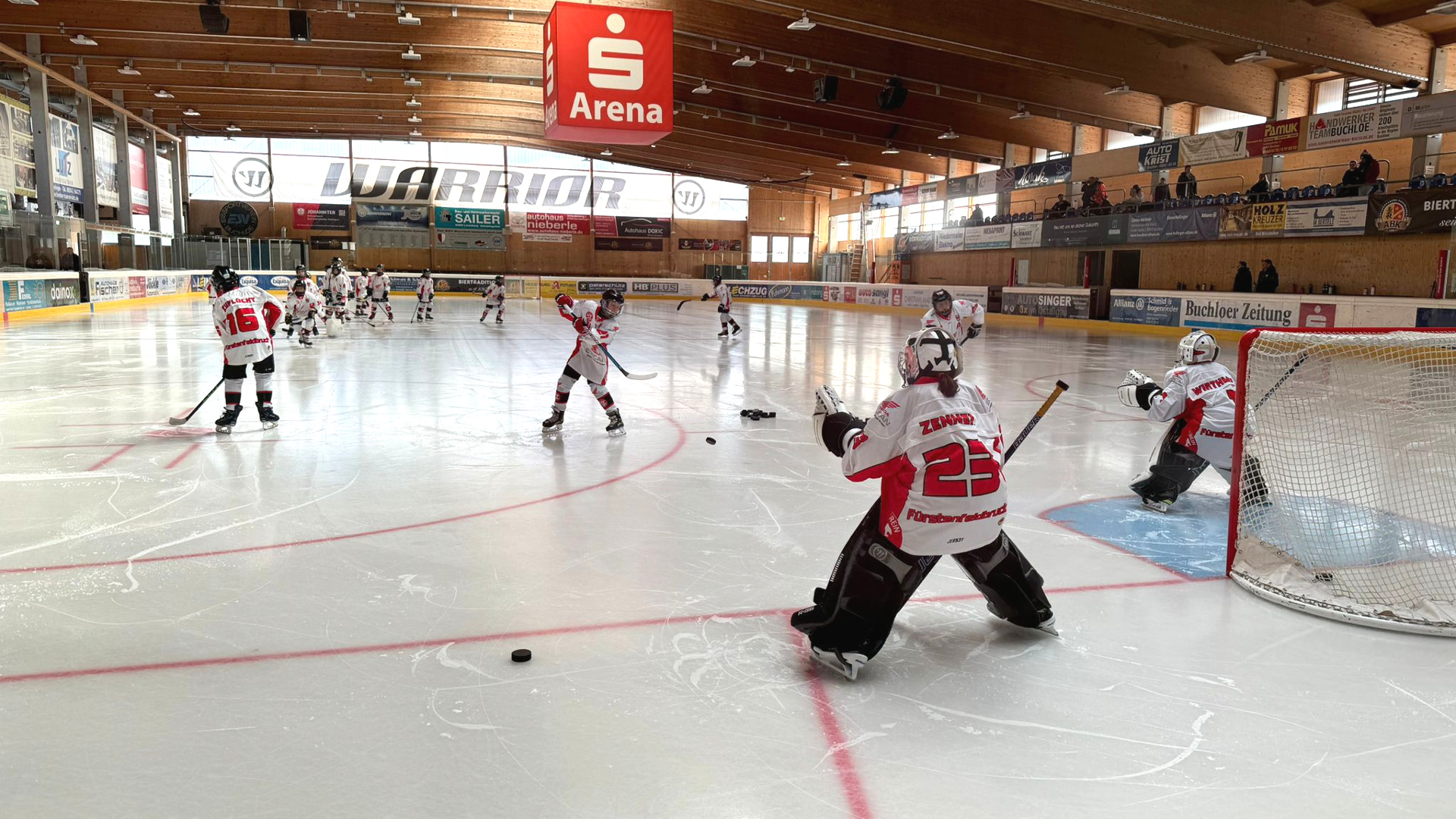 Die U13 des EVF beim Warm-up vor einem Testspiel in Buchloe. 21. September 2024.