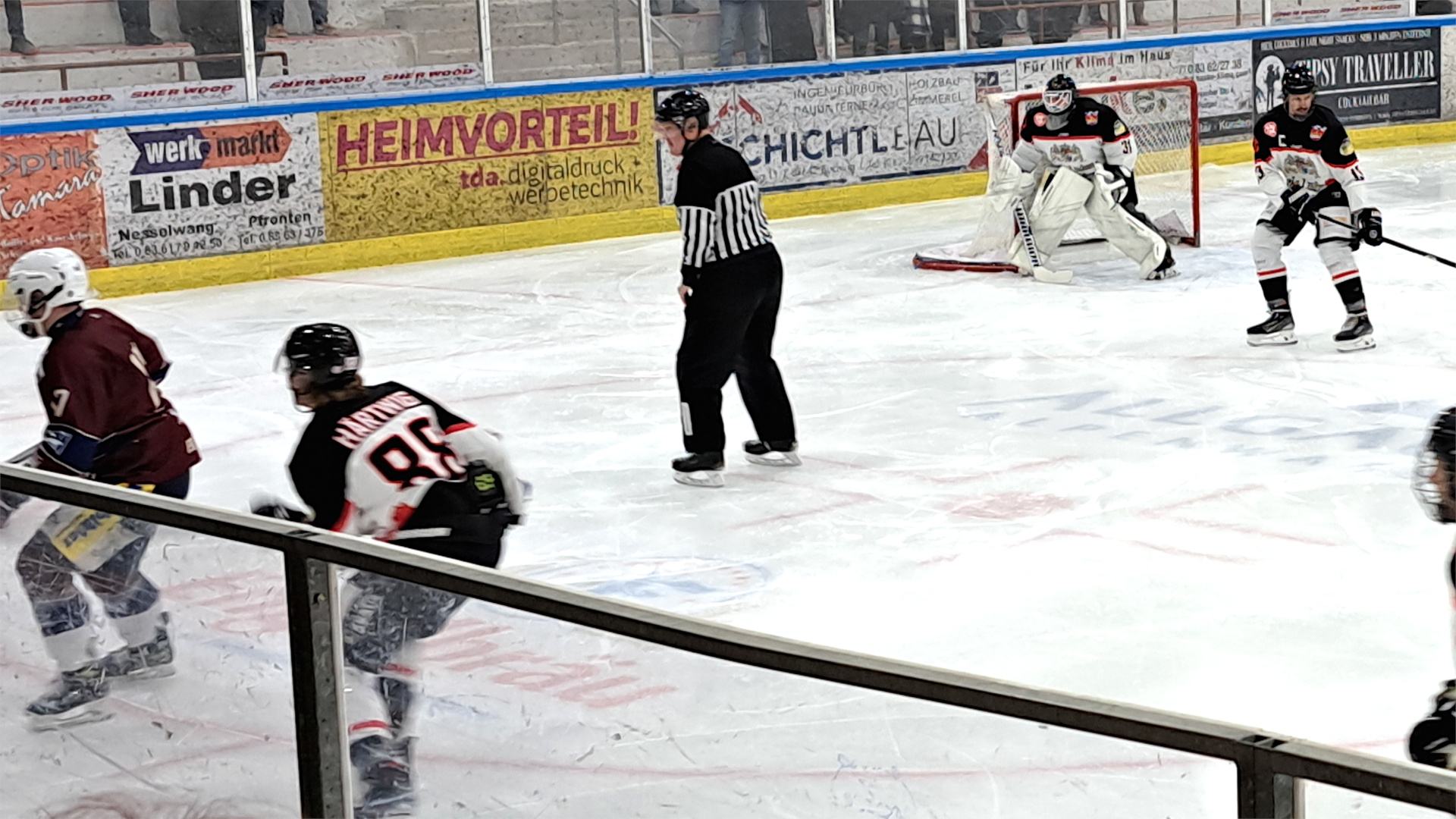 Der EVF im eigenen Drittel beim Auswärtsspiel gegen den EV Pfronten