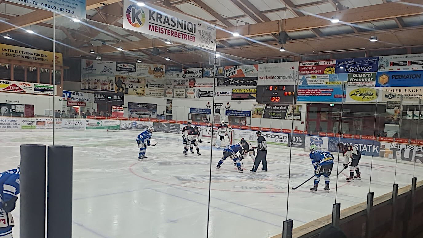 Testspiel des EVF beim SC Forst. Am Ende gewinnt Fürstenfeldbruck mit 3:2 nach Penaltyschießen.