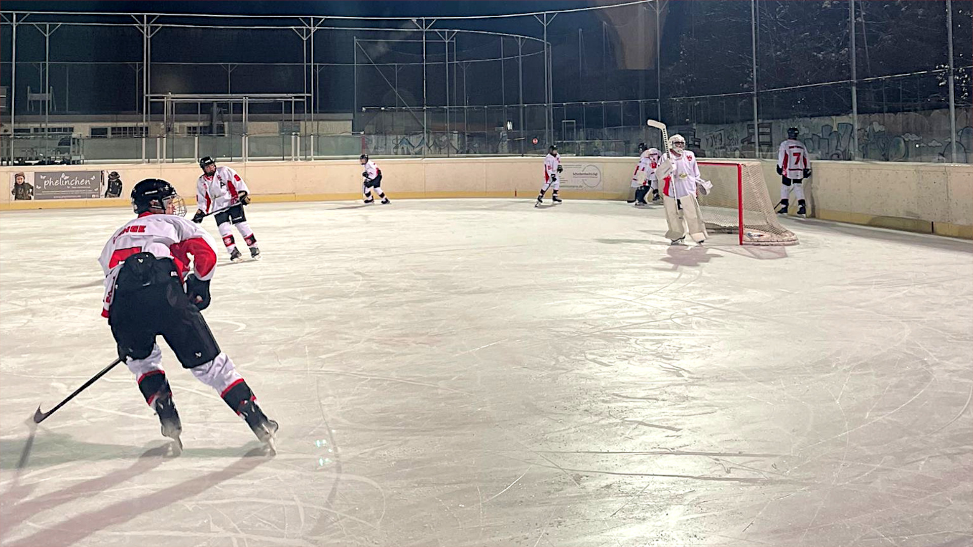 Die U15 beim Aufwärmen vor dem Spiel gegen den Münchner EK am 21.11.2025