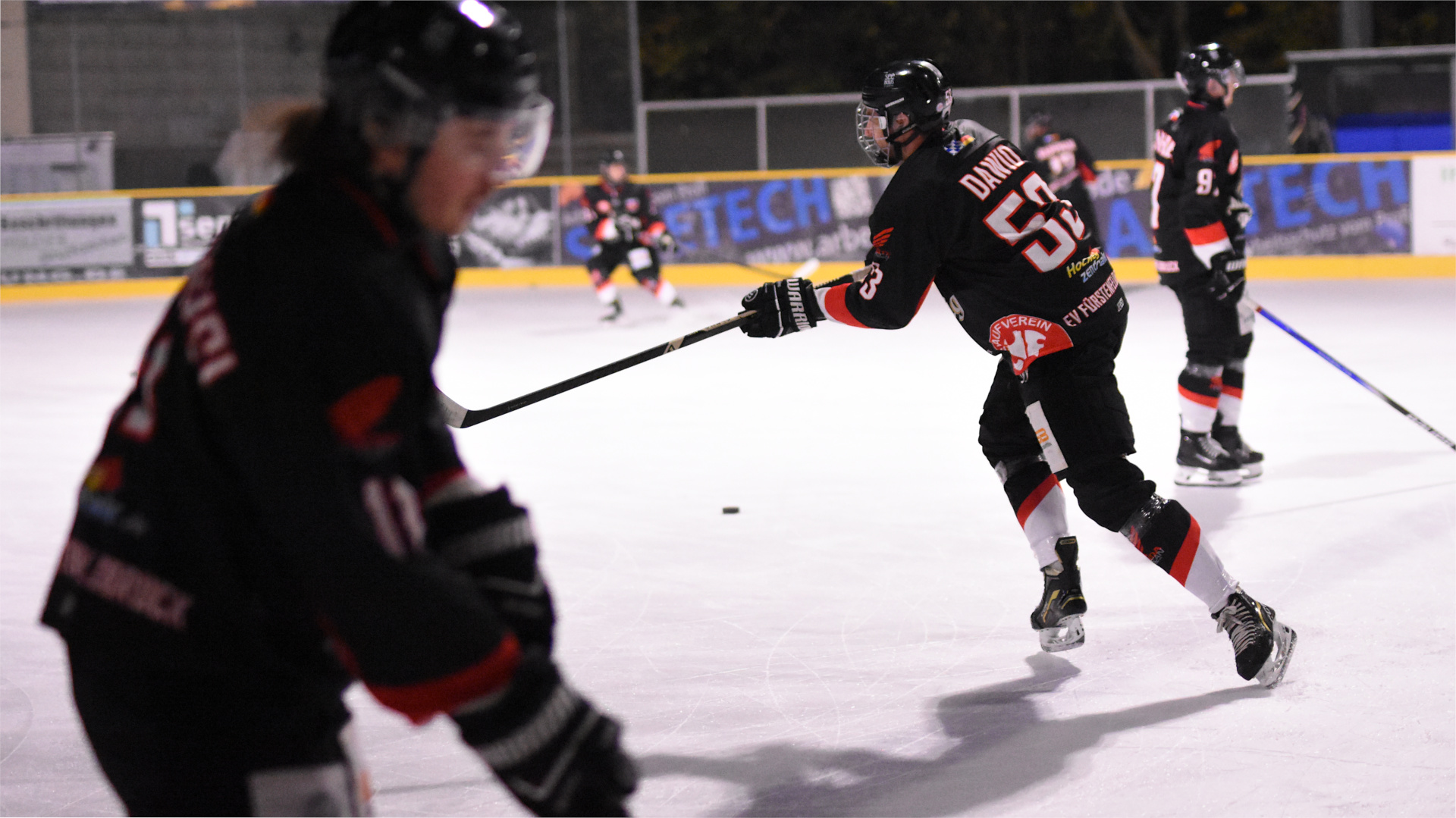 Archivbild: EVF-Stürmer Benjamin Dawid beim Aufwärmen