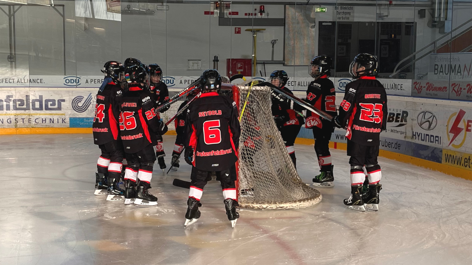 Die U11-1 in Waldkraiburg vor dem Spiel gegen den EV Moosburg