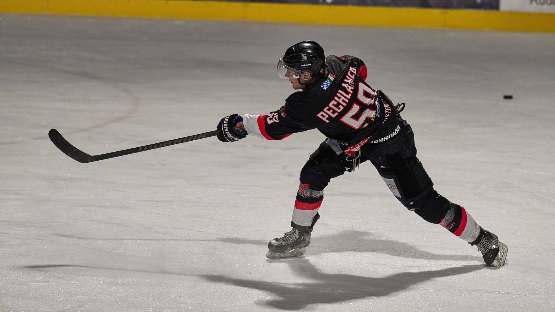 Aufwärmen im Eisstadion der Amperoase (Archivbild)