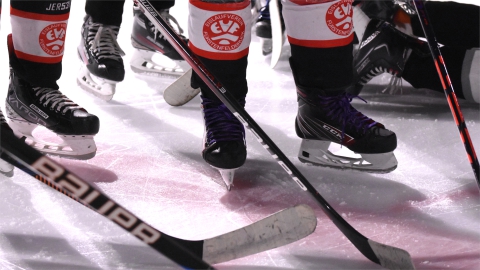 Spieler der U15 des EVF im Eisstadion der Amperoase (Archivbild)