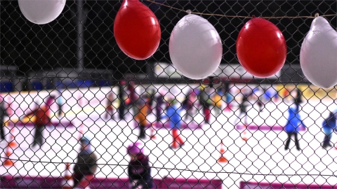 An die 90 Kinder waren am Freitag (17.01.25) bei der Laufschule es EVF im Eisstadion der Amperoase dabei.