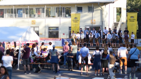 Am 20.09.2025 feierte der EVF im Eisstadion der Amperoase sein Saisoneröffnungsfest.