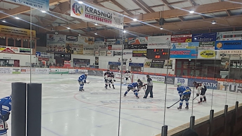 Testspiel des EVF beim SC Forst. Am Ende gewinnt Fürstenfeldbruck mit 3:2 nach Penaltyschießen.