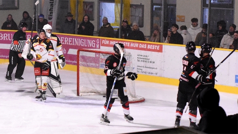 Sieben Mal jubelte der EVF beim ersten Heimspiel nach Treffern gegen den EHC Bad Aibling. 