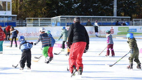 Kids on Ice im Eisstadion der Amperoase (Archivbild)