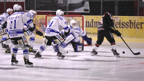 EVF Stürmer Michael Lackner bei einem Abschluss gegen den SC Forst